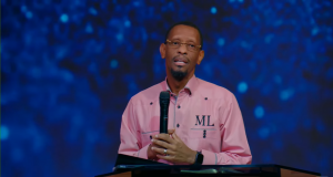 « Vous paierez pour vos crimes » : Le pasteur Malory dénonce les complicités derrière ‘Viv Ansanm’, une organisation terroriste en Haïti