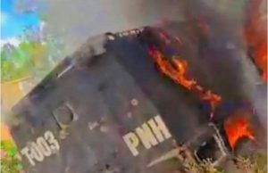 Kenscoff : un troisième blindé de la PNH incendié, d’importantes munitions récupérées par les bandits
