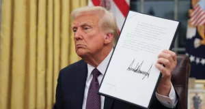 Trump signe un décret controversé sur la réforme électorale