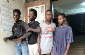 Kenya – Plus d’une centaine de membres du gang ‘Panga Boys’ arrêtés à Mombasa, selon le Secrétaire du Cabinet