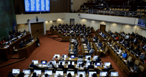 Arrivées ‘massives’ de citoyens Haïtiens au Chili : des parlementaires exigent des clarifications sur le processus de « réunification familiale »