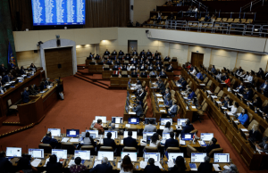 Arrivées ‘massives’ de citoyens Haïtiens au Chili : des parlementaires exigent des clarifications sur le processus de « réunification familiale »
