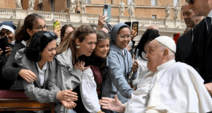 « Joyeux dimanche des Rameaux et bonne semaine sainte » : le Pape François surprend les fidèles Place Saint-Pierre