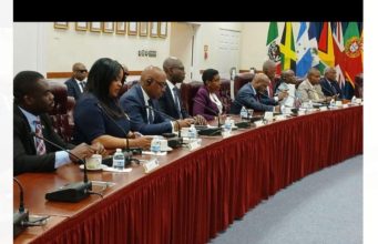 Dîner discret à Washington : Frantz Elbe et Mathias Pierre autour de Smith Augustin