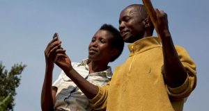 Pour une transformation numérique inclusive : combler la fracture numérique entre les sexes