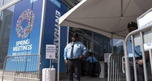 Les tuteurs internationaux donnent et ordonnent en Haïti