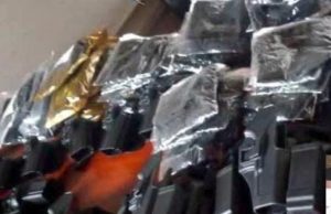 Douane de Miragoane – Saisie d’armes et d’équipements tactiques impliquant un agent de l’État