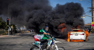 Des incendies éclatent dans les rues alors que les manifestations anti-ICE se poursuivent pour une deuxième journée à Los Angeles