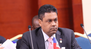 Luttes intestines pour le pouvoir