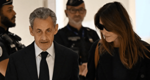 Nicolas Sarkozy, ancien président de la France, condamné à 5 ans de prison pour association de malfaiteurs