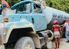 Encore un scandale sans démission : le gouvernement admet que 92% de l’eau consommée dans la région métropolitaine est contaminée