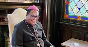 Monseigneur André Dumas et la politique : quels résultats pour quelle médiation ?