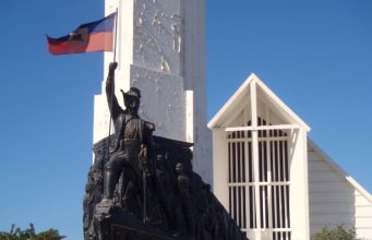 L’Obélisque des Gonaïves, déserté par le pouvoir central, cristallise la rupture entre l’Etat et son acte fondateur