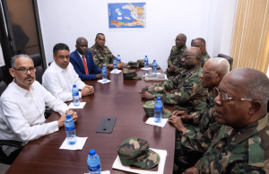 Haiti | ‘Reconquête des territoires’ : Saint-Cyr et le Premier ministre révoqué visitent le QG des FAd’H