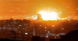 Iran : une frappe meurtrière attribuée à une erreur d’IA déclenche une controverse mondiale