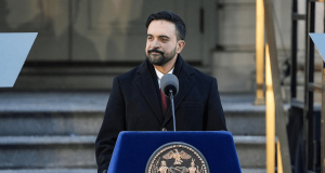 New York envisage un salaire minimum à 30 dollars d’ici 2030, inquiétudes économiques